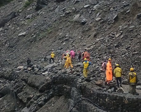 केदारनाथ धाम से लौट रहे श्रद्धालु सोनप्रयाग स्लाइड जोन में फंसे एसडीआरएफ ने 40 श्रद्धालुओं को सुरक्षित निकाला…