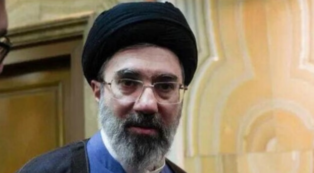 उत्तराधिकार की जंग में बारूद का दखल: क्या मोजतबा खामेनेई को रोकने के लिए इस्राइल ने किया ‘कोम’ पर हमला?