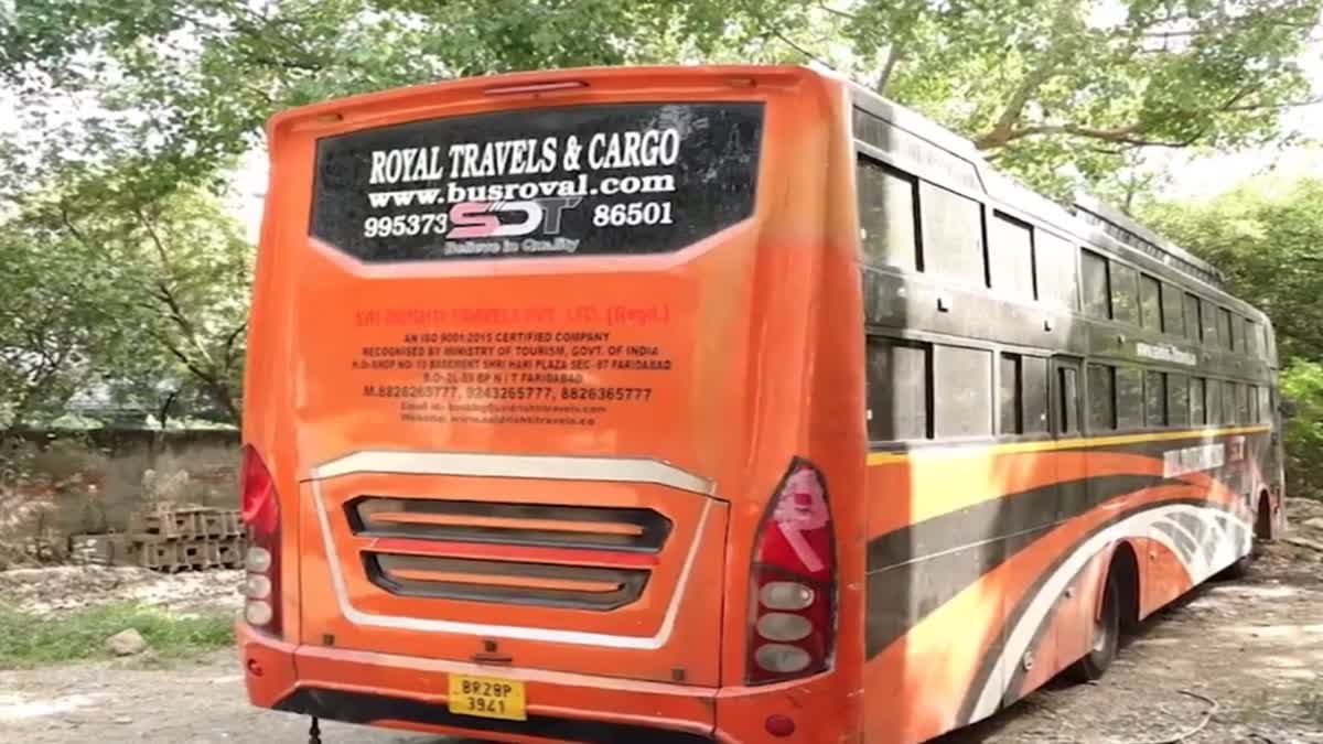 दिल्ली में चलती स्लीपर बस में महिला के साथ दुष्कर्म, बस में सात किलोमीटर तक होती रही ‘दरिंदगी’, दो गिरफ्तार