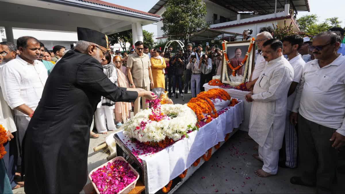 देहरादून पहुंचे उप राष्ट्रपति सीपी राधाकृष्णन, पूर्व मुख्यमंत्री बीसी खंडूड़ी को दी श्रद्धांजलि