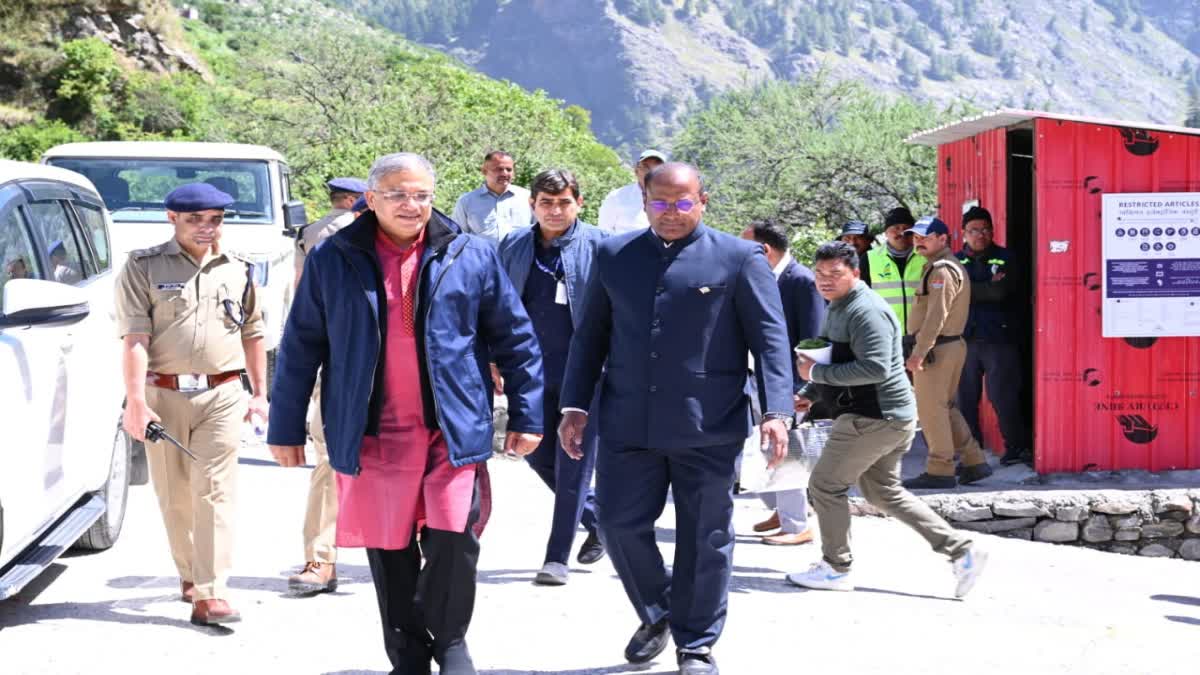 उत्तरकाशी पहुंचे मुख्य निर्वाचन आयुक्त ज्ञानेश कुमार, भारत-चीन सीमा से सटे पोलिंग बूथों का किया निरीक्षण
