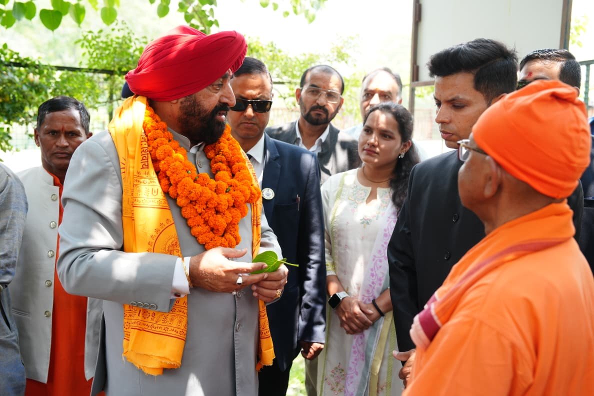 काकड़ीघाट एवं कैंची धाम में राज्यपाल ने की पूजा-अर्चना, प्रदेशवासियों के सुख-समृद्धि की कामना की